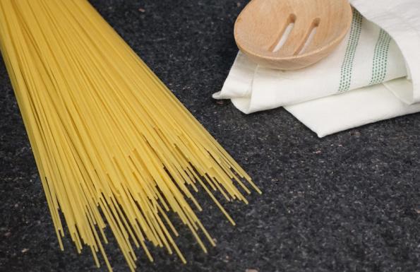 بررسی کیفیت ماکارونی رشته ای اسپاگتی